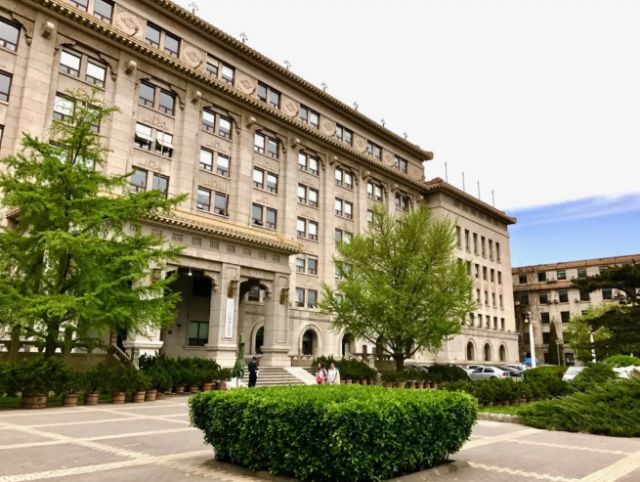 为严厉打击侵害群众利益的违法违规行为,住房城乡建设部会同中宣部